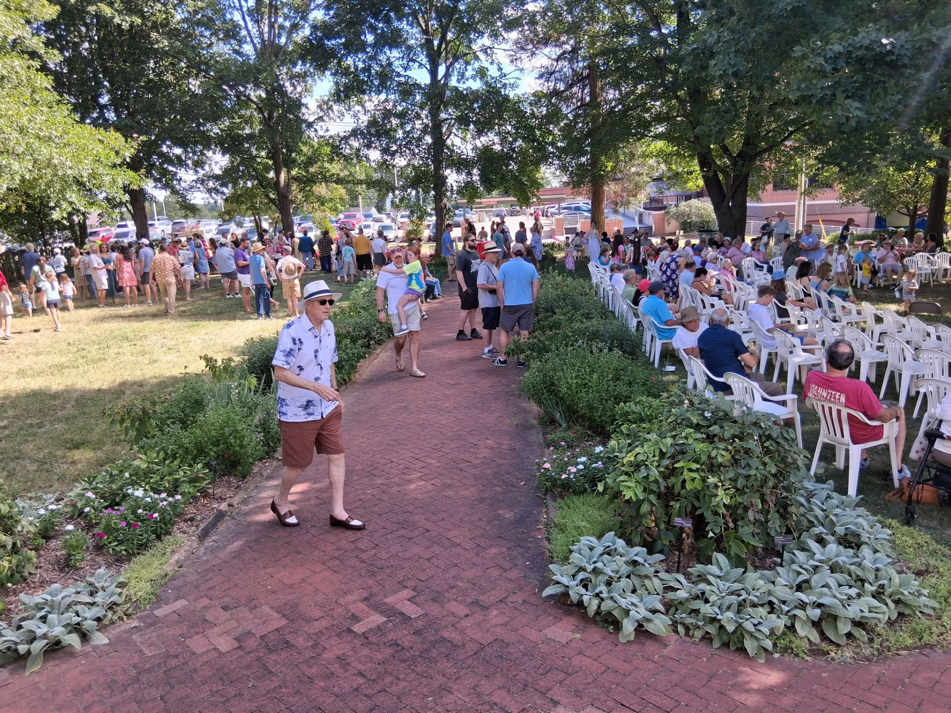 ICE crowd